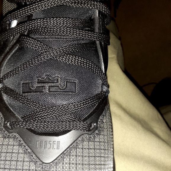 Lebron 19 - Picture 6 of 7